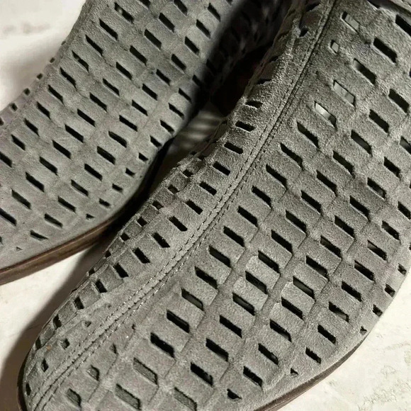 Vince Camuto women's Pekkan Perforated Suede Booties in Graystone,  size 8.5 - Picture 10 of 10